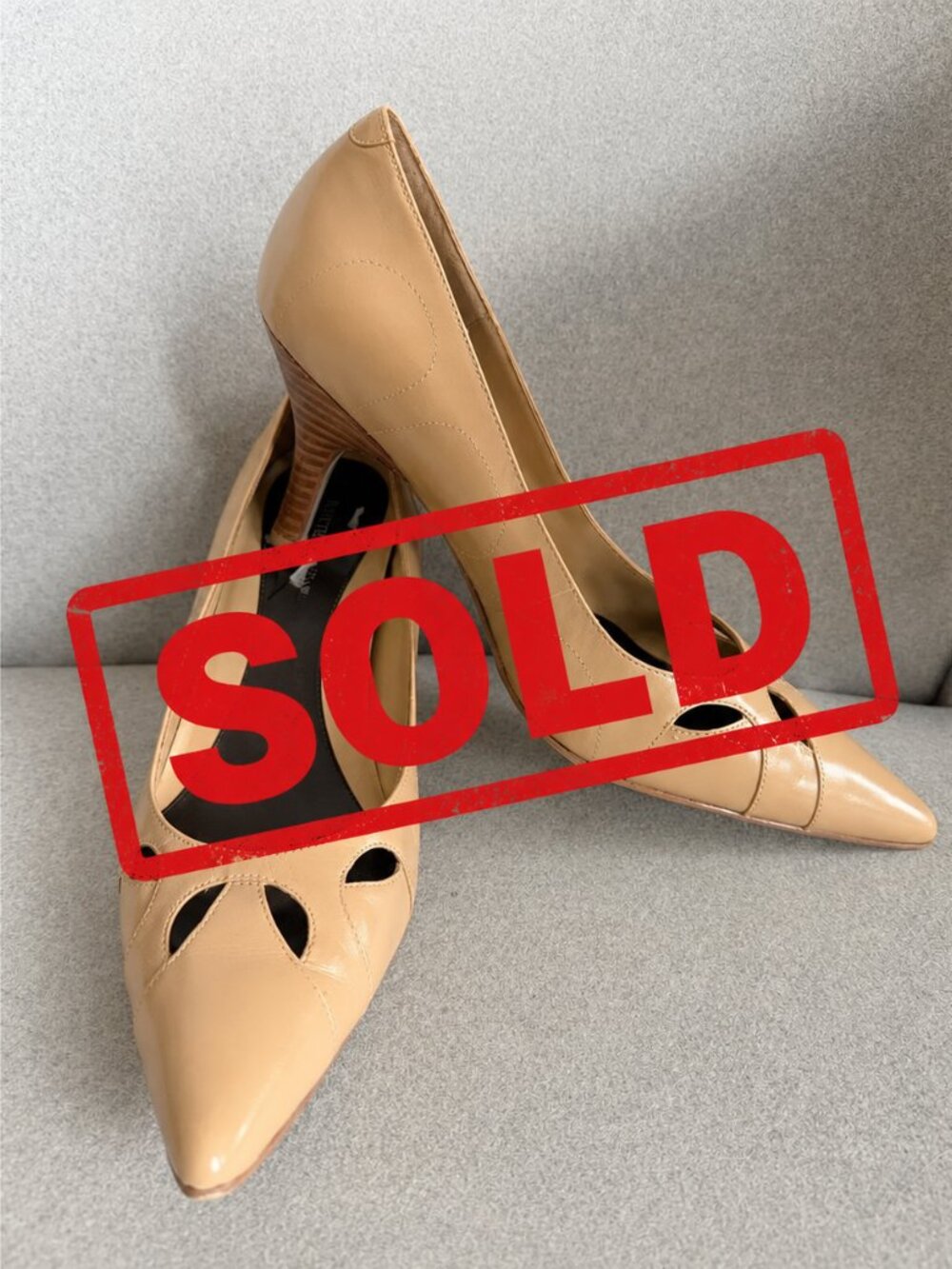 Worthington Kitten heel cut out beige pumps EUC 8 leather